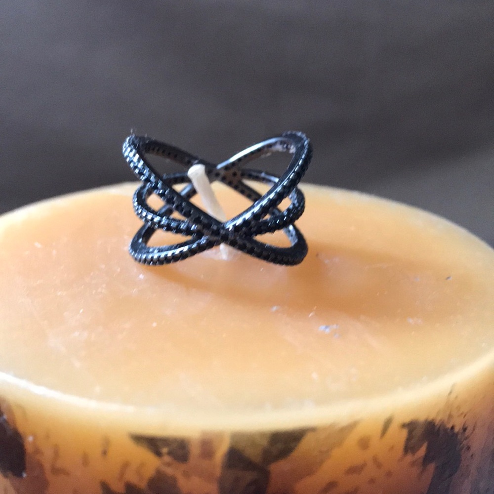 Black ring size 6
